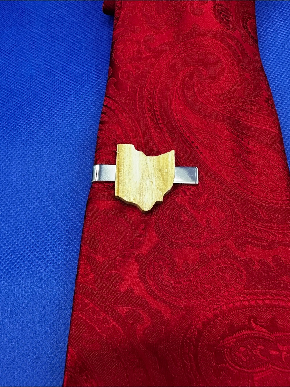 Handcrafted Wood Shield Tie Bar Clip - Natural Brown - MbNTSr1